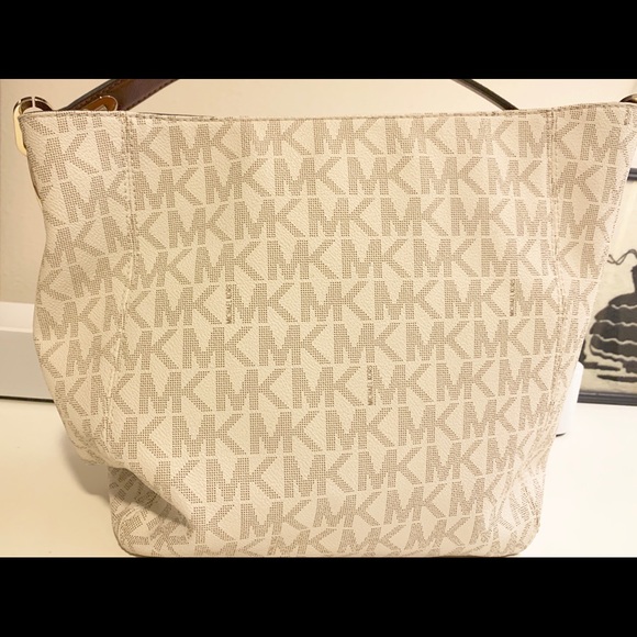 Michael Kors Fulton Medium Leather Shoulder Bag - Picture 4 of 7